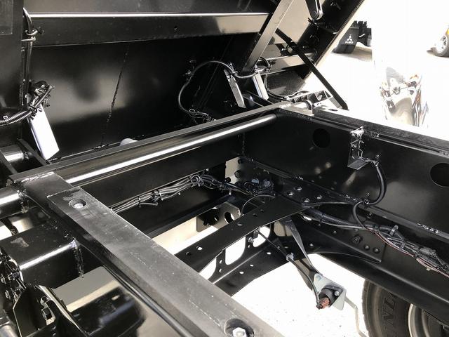 ファイター 　増トン　土砂ダンプ　新明和工業製　７．９トン積載　容積４．０ｍ３　標準幅　ベッド付　３．４ｍボディ　角底　強化一方開　２４０馬力（24枚目）