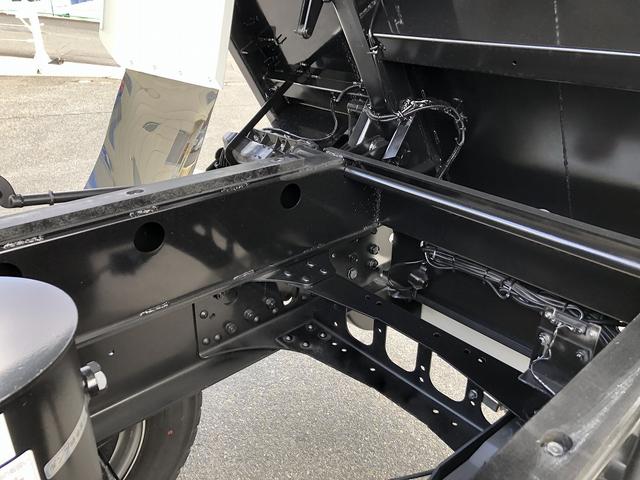 ファイター 　増トン　土砂ダンプ　新明和工業製　７．９トン積載　容積４．０ｍ３　標準幅　ベッド付　３．４ｍボディ　角底　強化一方開　２４０馬力（25枚目）