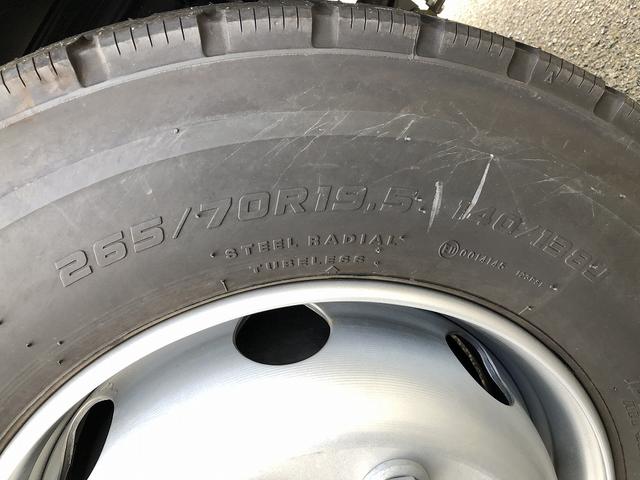 ファイター 　増トン　土砂ダンプ　新明和工業製　７．９トン積載　容積４．０ｍ３　標準幅　ベッド付　３．４ｍボディ　角底　強化一方開　２４０馬力（74枚目）