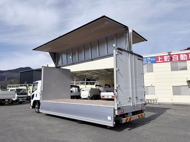 フォワード 　アルミウイング　２．９トン積載　日本フルハーフ製　アルミコルゲート　あおり開閉補助装置　ラッシング２段　ワイド　ベッド付　６．２ｍボディ　２１０馬力（2枚目）