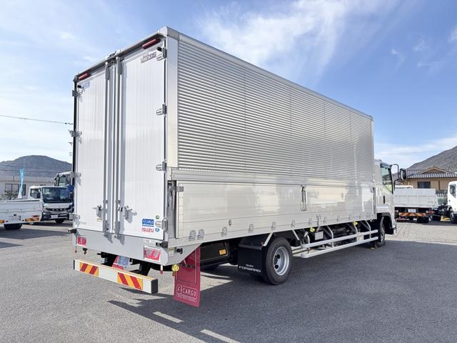 フォワード 　アルミウイング　２．９トン積載　日本フルハーフ製　アルミコルゲート　あおり開閉補助装置　ラッシング２段　ワイド　ベッド付　６．２ｍボディ　２１０馬力（4枚目）