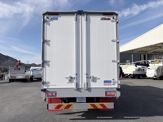 フォワード 　アルミウイング　２．９トン積載　日本フルハーフ製　アルミコルゲート　あおり開閉補助装置　ラッシング２段　ワイド　ベッド付　６．２ｍボディ　２１０馬力（6枚目）