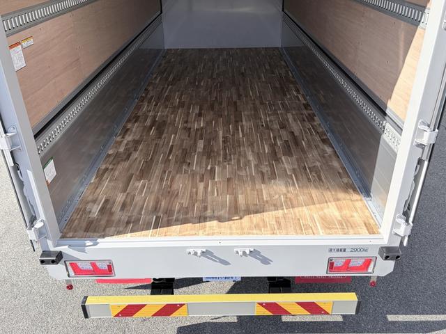 フォワード 　アルミウイング　２．９トン積載　日本フルハーフ製　アルミコルゲート　あおり開閉補助装置　ラッシング２段　ワイド　ベッド付　６．２ｍボディ　２１０馬力（16枚目）