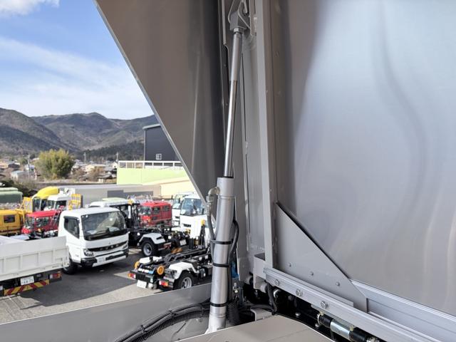 フォワード 　アルミウイング　２．９トン積載　日本フルハーフ製　アルミコルゲート　あおり開閉補助装置　ラッシング２段　ワイド　ベッド付　６．２ｍボディ　２１０馬力（22枚目）