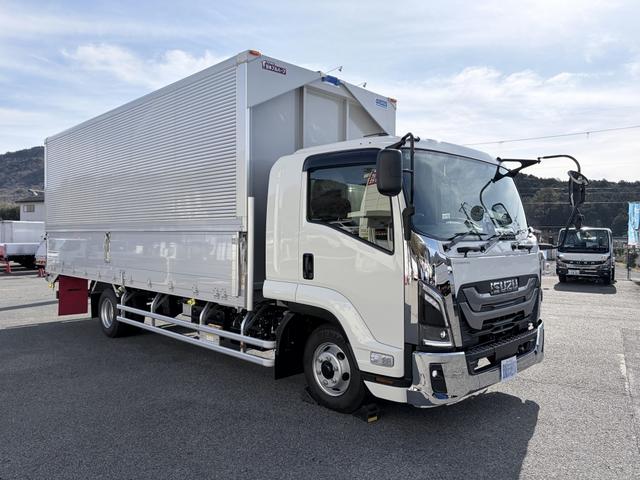 フォワード 　アルミウイング　２．９トン積載　日本フルハーフ製　アルミコルゲート　あおり開閉補助装置　ラッシング２段　ワイド　ベッド付　６．２ｍボディ　２１０馬力（30枚目）