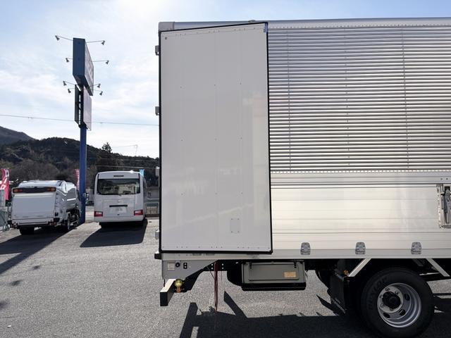 フォワード 　アルミウイング　２．９トン積載　日本フルハーフ製　アルミコルゲート　あおり開閉補助装置　ラッシング２段　ワイド　ベッド付　６．２ｍボディ　２１０馬力（32枚目）