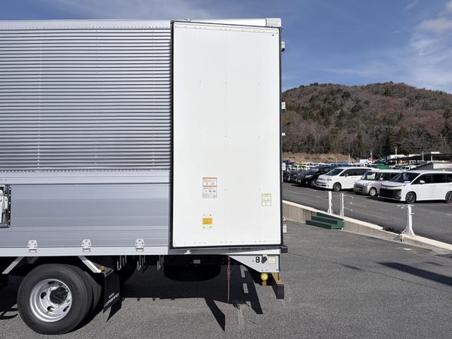 フォワード 　アルミウイング　２．９トン積載　日本フルハーフ製　アルミコルゲート　あおり開閉補助装置　ラッシング２段　ワイド　ベッド付　６．２ｍボディ　２１０馬力（33枚目）