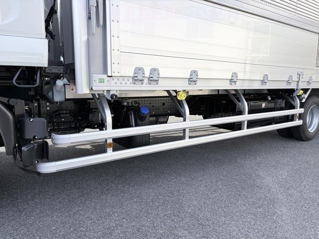 フォワード 　アルミウイング　２．９トン積載　日本フルハーフ製　アルミコルゲート　あおり開閉補助装置　ラッシング２段　ワイド　ベッド付　６．２ｍボディ　２１０馬力（41枚目）