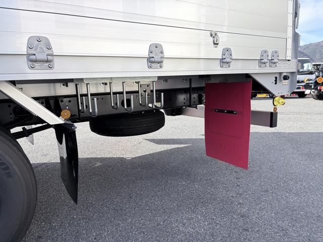 フォワード 　アルミウイング　２．９トン積載　日本フルハーフ製　アルミコルゲート　あおり開閉補助装置　ラッシング２段　ワイド　ベッド付　６．２ｍボディ　２１０馬力（42枚目）