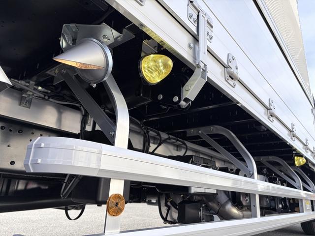 フォワード 　アルミウイング　２．９トン積載　日本フルハーフ製　アルミコルゲート　あおり開閉補助装置　ラッシング２段　ワイド　ベッド付　６．２ｍボディ　２１０馬力（43枚目）