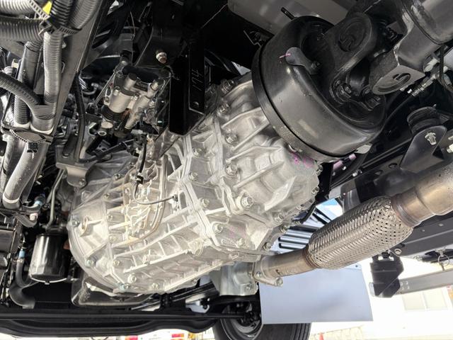 フォワード 　アルミウイング　２．９トン積載　日本フルハーフ製　アルミコルゲート　あおり開閉補助装置　ラッシング２段　ワイド　ベッド付　６．２ｍボディ　２１０馬力（48枚目）