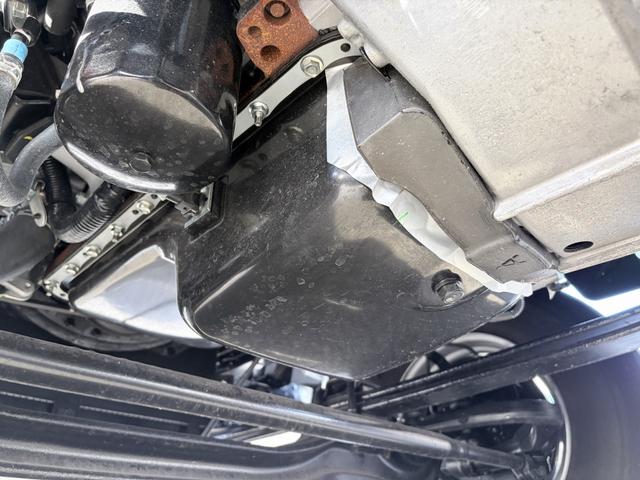 フォワード 　アルミウイング　２．９トン積載　日本フルハーフ製　アルミコルゲート　あおり開閉補助装置　ラッシング２段　ワイド　ベッド付　６．２ｍボディ　２１０馬力（49枚目）