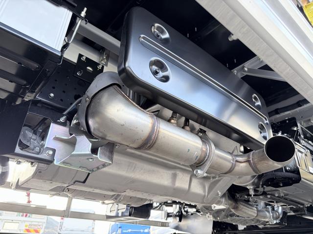 フォワード 　アルミウイング　２．９トン積載　日本フルハーフ製　アルミコルゲート　あおり開閉補助装置　ラッシング２段　ワイド　ベッド付　６．２ｍボディ　２１０馬力（51枚目）