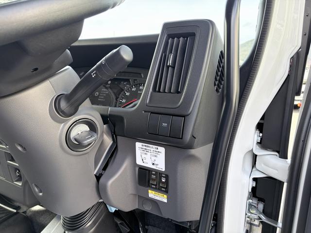 フォワード 　アルミウイング　２．９トン積載　日本フルハーフ製　アルミコルゲート　あおり開閉補助装置　ラッシング２段　ワイド　ベッド付　６．２ｍボディ　２１０馬力（54枚目）