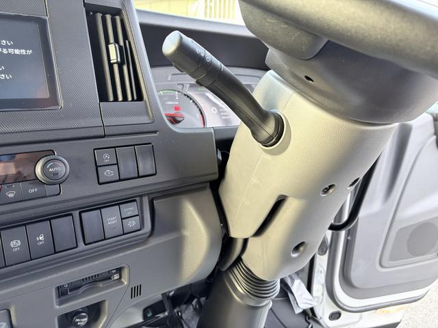 フォワード 　アルミウイング　２．９トン積載　日本フルハーフ製　アルミコルゲート　あおり開閉補助装置　ラッシング２段　ワイド　ベッド付　６．２ｍボディ　２１０馬力（55枚目）