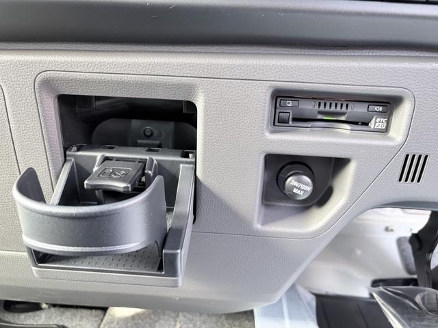 フォワード 　アルミウイング　２．９トン積載　日本フルハーフ製　アルミコルゲート　あおり開閉補助装置　ラッシング２段　ワイド　ベッド付　６．２ｍボディ　２１０馬力（57枚目）