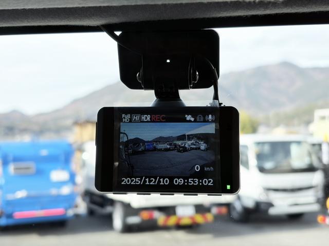 フォワード 　アルミウイング　２．９トン積載　日本フルハーフ製　アルミコルゲート　あおり開閉補助装置　ラッシング２段　ワイド　ベッド付　６．２ｍボディ　２１０馬力（61枚目）