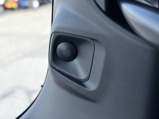 フォワード 　アルミウイング　２．９トン積載　日本フルハーフ製　アルミコルゲート　あおり開閉補助装置　ラッシング２段　ワイド　ベッド付　６．２ｍボディ　２１０馬力（66枚目）