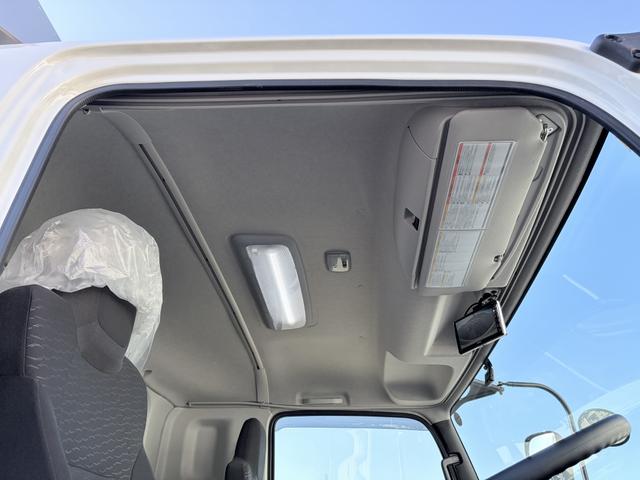 フォワード 　アルミウイング　２．９トン積載　日本フルハーフ製　アルミコルゲート　あおり開閉補助装置　ラッシング２段　ワイド　ベッド付　６．２ｍボディ　２１０馬力（68枚目）