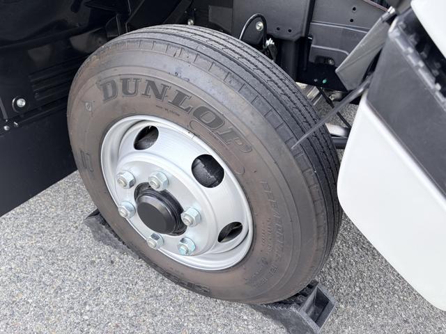 フォワード 　アルミウイング　２．９トン積載　日本フルハーフ製　アルミコルゲート　あおり開閉補助装置　ラッシング２段　ワイド　ベッド付　６．２ｍボディ　２１０馬力（69枚目）