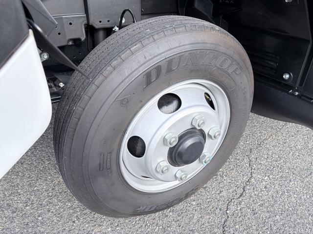 フォワード 　アルミウイング　２．９トン積載　日本フルハーフ製　アルミコルゲート　あおり開閉補助装置　ラッシング２段　ワイド　ベッド付　６．２ｍボディ　２１０馬力（70枚目）