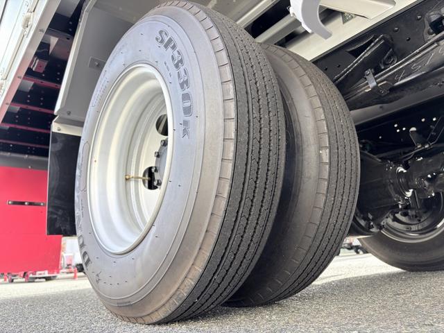 フォワード 　アルミウイング　２．９トン積載　日本フルハーフ製　アルミコルゲート　あおり開閉補助装置　ラッシング２段　ワイド　ベッド付　６．２ｍボディ　２１０馬力（71枚目）