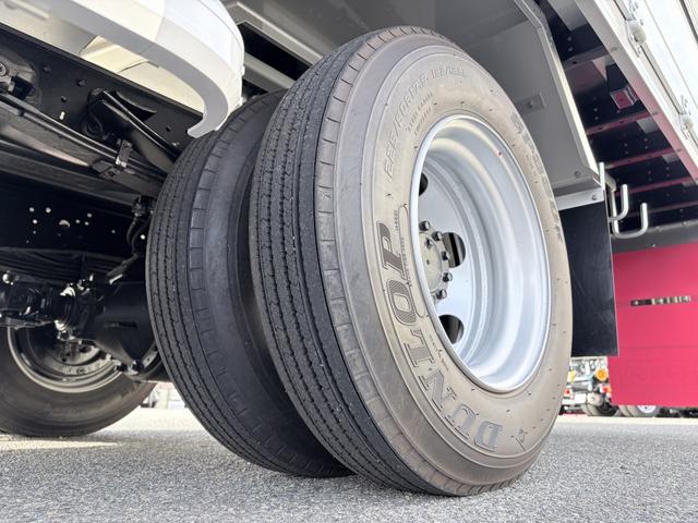 フォワード 　アルミウイング　２．９トン積載　日本フルハーフ製　アルミコルゲート　あおり開閉補助装置　ラッシング２段　ワイド　ベッド付　６．２ｍボディ　２１０馬力（72枚目）