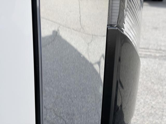 フォワード 　アルミウイング　２．９トン積載　日本フルハーフ製　アルミコルゲート　あおり開閉補助装置　ラッシング２段　ワイド　ベッド付　６．２ｍボディ　２１０馬力（75枚目）