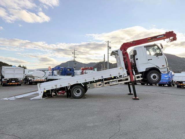 ファイター 　増トン　６段セルフクレーン　重機運搬車　古河ユニック　警報仕様　５．８トン積載　５．５ｍボディ　標準幅　ベッド付　　サニックス製造りボディ　あゆみ板付（8枚目）