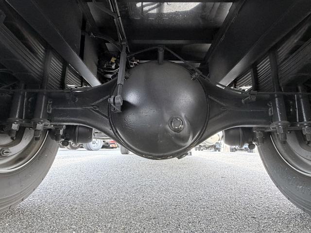 ファイター 　増トン　６段セルフクレーン　重機運搬車　古河ユニック　警報仕様　５．８トン積載　５．５ｍボディ　標準幅　ベッド付　　サニックス製造りボディ　あゆみ板付（12枚目）