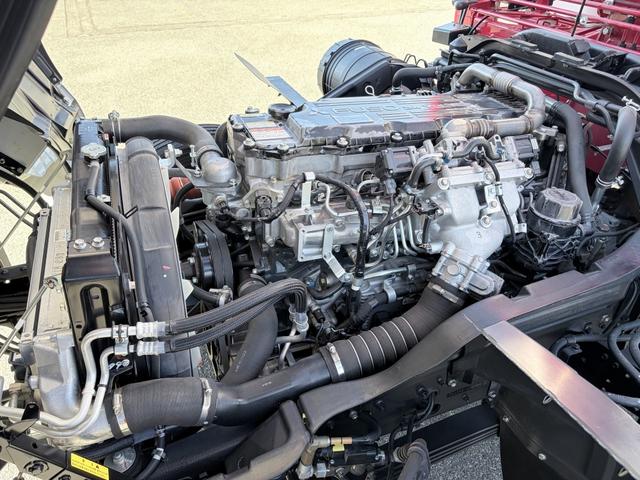 ファイター 　増トン　６段セルフクレーン　重機運搬車　古河ユニック　警報仕様　５．８トン積載　５．５ｍボディ　標準幅　ベッド付　　サニックス製造りボディ　あゆみ板付（13枚目）