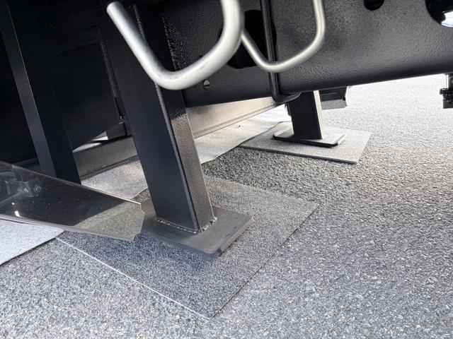 ファイター 　増トン　６段セルフクレーン　重機運搬車　古河ユニック　警報仕様　５．８トン積載　５．５ｍボディ　標準幅　ベッド付　　サニックス製造りボディ　あゆみ板付（23枚目）