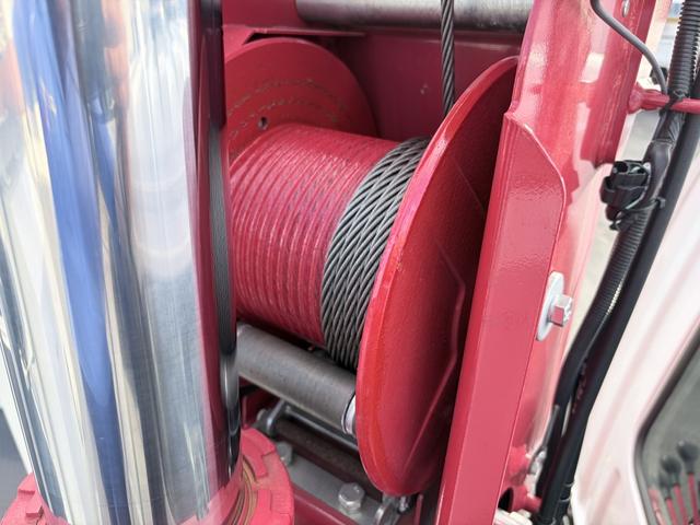 ファイター 　増トン　６段セルフクレーン　重機運搬車　古河ユニック　警報仕様　５．８トン積載　５．５ｍボディ　標準幅　ベッド付　　サニックス製造りボディ　あゆみ板付（25枚目）