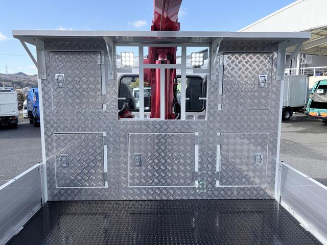 ファイター 　増トン　６段セルフクレーン　重機運搬車　古河ユニック　警報仕様　５．８トン積載　５．５ｍボディ　標準幅　ベッド付　　サニックス製造りボディ　あゆみ板付（32枚目）