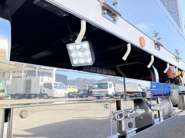 ファイター 　増トン　６段セルフクレーン　重機運搬車　古河ユニック　警報仕様　５．８トン積載　５．５ｍボディ　標準幅　ベッド付　　サニックス製造りボディ　あゆみ板付（44枚目）