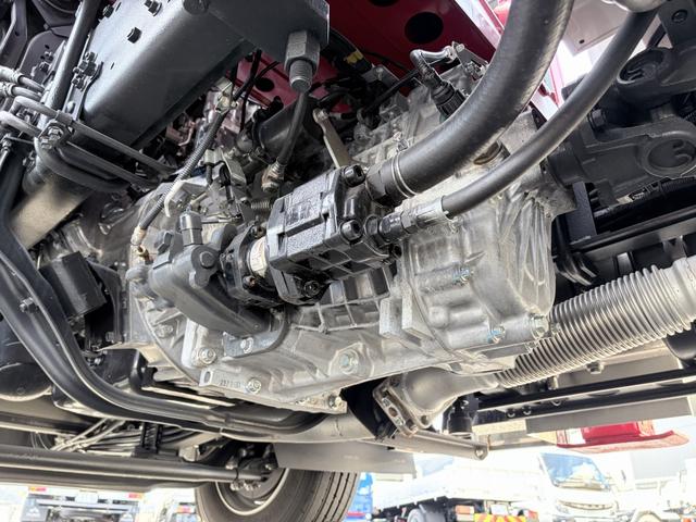 ファイター 　増トン　６段セルフクレーン　重機運搬車　古河ユニック　警報仕様　５．８トン積載　５．５ｍボディ　標準幅　ベッド付　　サニックス製造りボディ　あゆみ板付（51枚目）