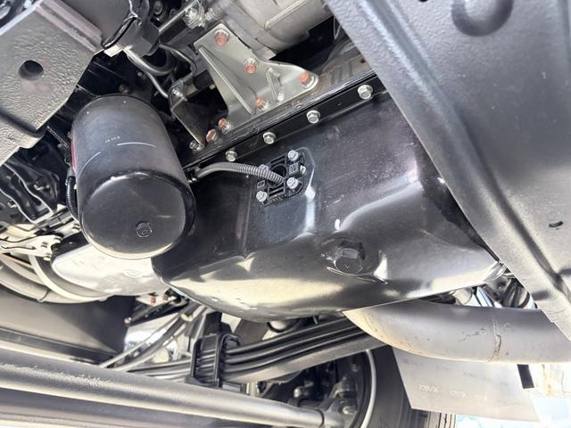 ファイター 　増トン　６段セルフクレーン　重機運搬車　古河ユニック　警報仕様　５．８トン積載　５．５ｍボディ　標準幅　ベッド付　　サニックス製造りボディ　あゆみ板付（52枚目）