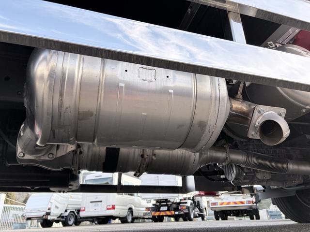 ファイター 　増トン　６段セルフクレーン　重機運搬車　古河ユニック　警報仕様　５．８トン積載　５．５ｍボディ　標準幅　ベッド付　　サニックス製造りボディ　あゆみ板付（54枚目）