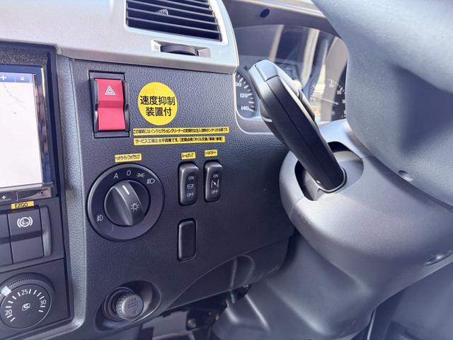 ファイター 　増トン　６段セルフクレーン　重機運搬車　古河ユニック　警報仕様　５．８トン積載　５．５ｍボディ　標準幅　ベッド付　　サニックス製造りボディ　あゆみ板付（59枚目）