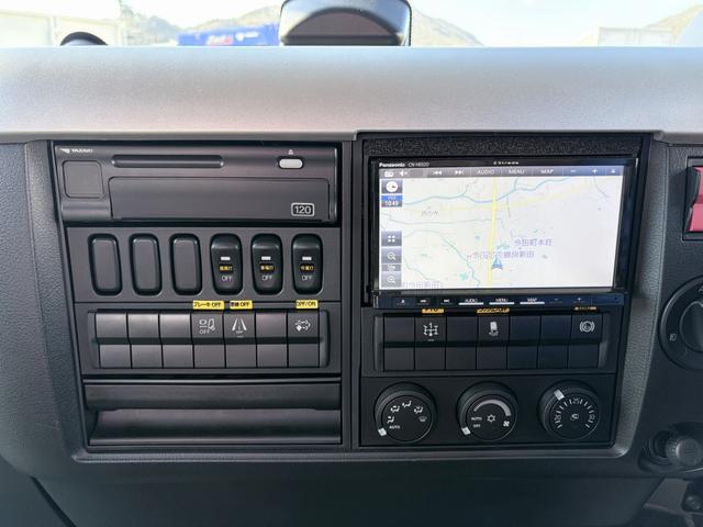 ファイター 　増トン　６段セルフクレーン　重機運搬車　古河ユニック　警報仕様　５．８トン積載　５．５ｍボディ　標準幅　ベッド付　　サニックス製造りボディ　あゆみ板付（60枚目）