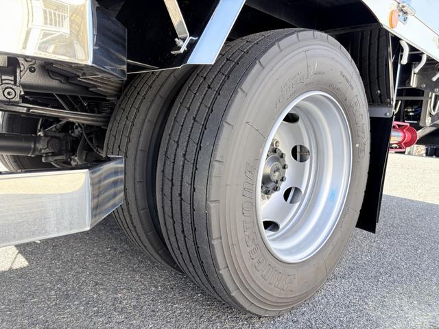 ファイター 　増トン　６段セルフクレーン　重機運搬車　古河ユニック　警報仕様　５．８トン積載　５．５ｍボディ　標準幅　ベッド付　　サニックス製造りボディ　あゆみ板付（72枚目）