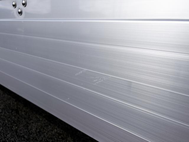 ファイター 　増トン　６段セルフクレーン　重機運搬車　古河ユニック　警報仕様　５．８トン積載　５．５ｍボディ　標準幅　ベッド付　　サニックス製造りボディ　あゆみ板付（75枚目）