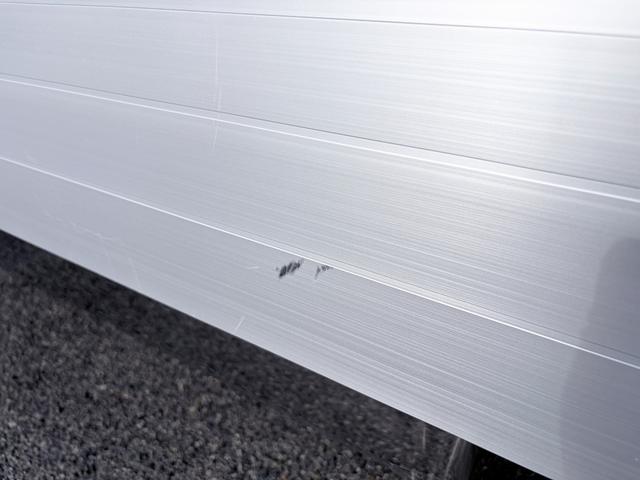 ファイター 　増トン　６段セルフクレーン　重機運搬車　古河ユニック　警報仕様　５．８トン積載　５．５ｍボディ　標準幅　ベッド付　　サニックス製造りボディ　あゆみ板付（76枚目）