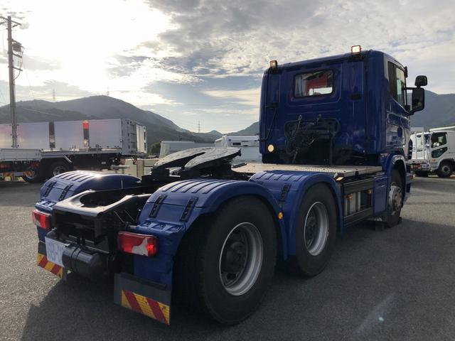 スウェーデンその他 　スカニア　Ｇ４９０　ダブルトラクタ　４９０馬力　ＮＲ付　３軸２デフ　ベッド付　リヤエアサス　ＪＯＳＴ製カプラ　第５輪荷重２５ｔ　１２速ＡＴ（4枚目）