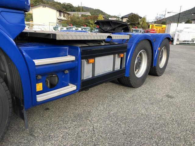 スウェーデンその他 　スカニア　Ｇ４９０　ダブルトラクタ　４９０馬力　ＮＲ付　３軸２デフ　ベッド付　リヤエアサス　ＪＯＳＴ製カプラ　第５輪荷重２５ｔ　１２速ＡＴ（30枚目）