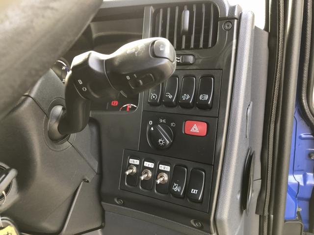 スウェーデンその他 　スカニア　Ｇ４９０　ダブルトラクタ　４９０馬力　ＮＲ付　３軸２デフ　ベッド付　リヤエアサス　ＪＯＳＴ製カプラ　第５輪荷重２５ｔ　１２速ＡＴ（46枚目）