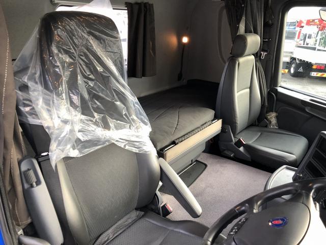 スウェーデンその他 　スカニア　Ｇ４９０　ダブルトラクタ　４９０馬力　ＮＲ付　３軸２デフ　ベッド付　リヤエアサス　ＪＯＳＴ製カプラ　第５輪荷重２５ｔ　１２速ＡＴ（54枚目）