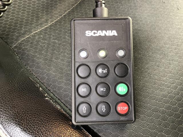 スウェーデンその他 　スカニア　Ｇ４９０　ダブルトラクタ　４９０馬力　ＮＲ付　３軸２デフ　ベッド付　リヤエアサス　ＪＯＳＴ製カプラ　第５輪荷重２５ｔ　１２速ＡＴ（56枚目）