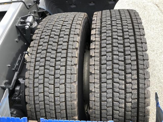 スウェーデンその他 　スカニア　Ｇ４９０　ダブルトラクタ　４９０馬力　ＮＲ付　３軸２デフ　ベッド付　リヤエアサス　ＪＯＳＴ製カプラ　第５輪荷重２５ｔ　１２速ＡＴ（63枚目）