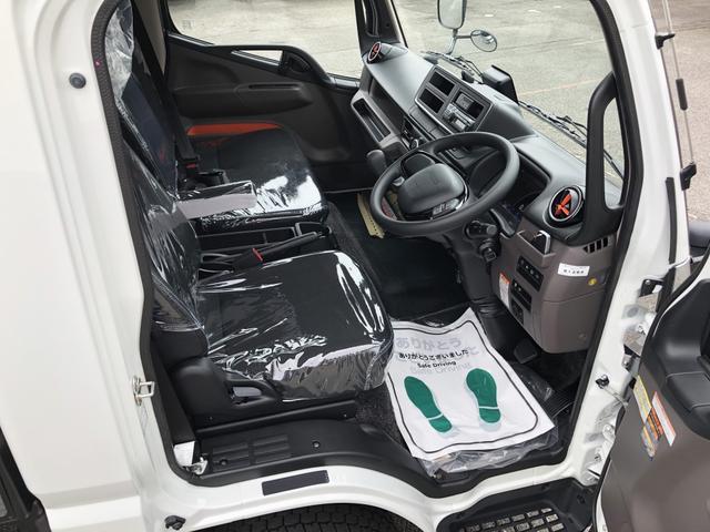 キャンター 　カスタム仕様　４段クレーン付　３．８トン積載　古河ユニック製　警報仕様　超ワイド角足アウトリガ　ワイド　ロング　全低床　木製あおり３方開　１７５馬力（9枚目）